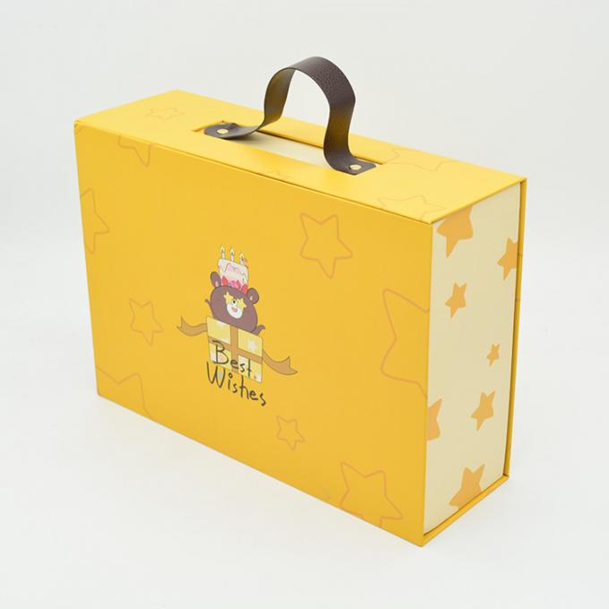 A mala de viagem feita sob encomenda por atacado do aniversário deu forma a caixas de presente do cartão do ímã da caixa de presente das crianças com PNF 3d acima e segura-as 0